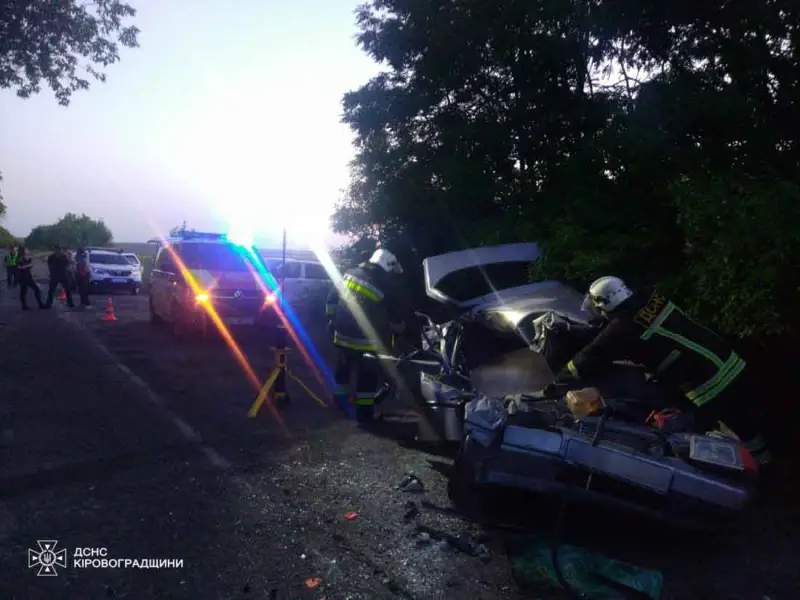 Смертельна аварія під Кропивницьким: рятувальники деблокували тіло загиблої підлітки