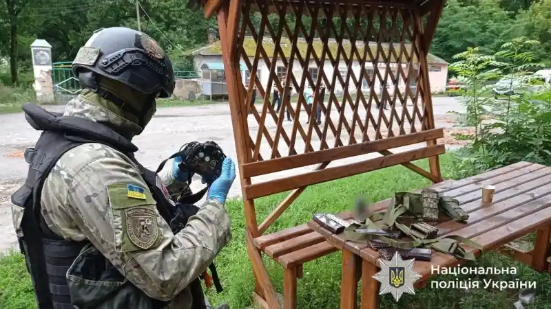 Підозрюваний у жорстокому нападі на пенсіонерів застрелився під час затримання на Вінниччині