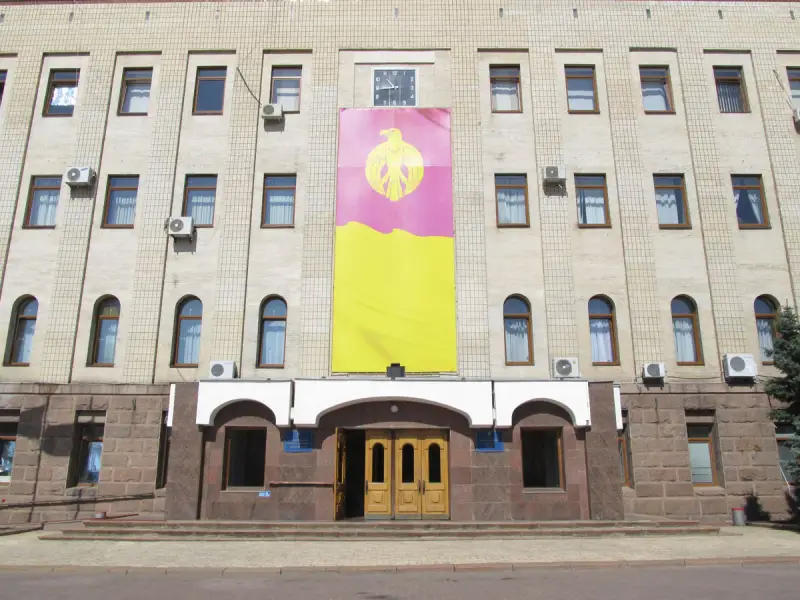 Посадовця Кіровоградської ОВА підозрюють у зловживанні під час ремонту ліцею