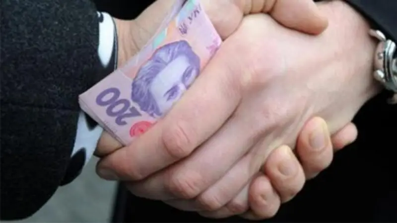 Колишнього керівника держвиконавчої служби засудили до 5 років ув’язнення за хабар