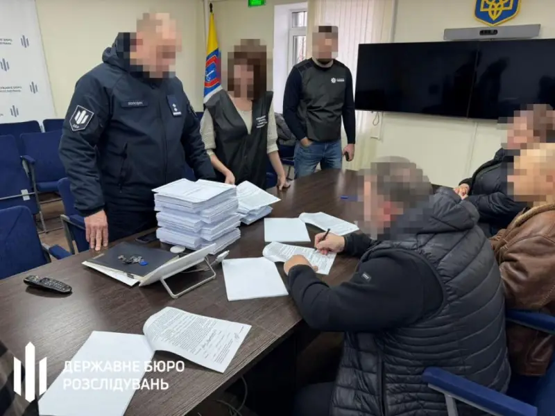 Депутата з Кіровоградщини підозрюють у постачанні неякісного одягу для військових