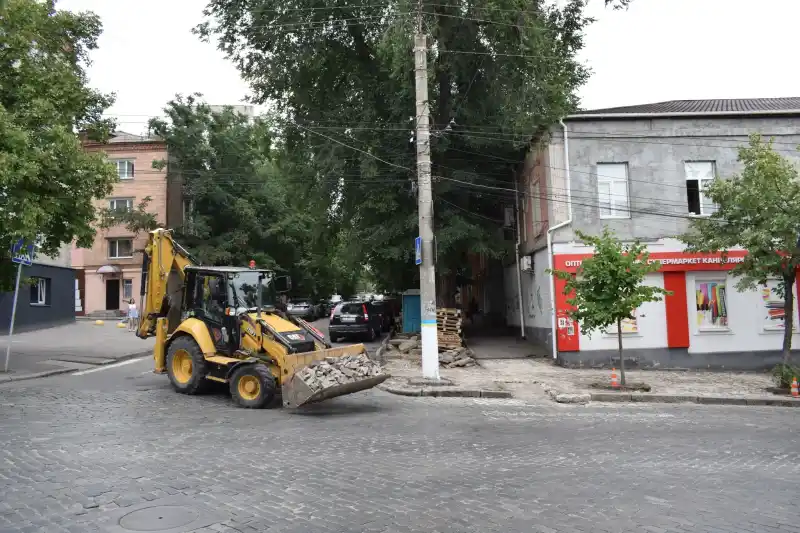 У центрі Кропивницького приберуть 18 рекламних лайтбоксів для облаштування поручнів